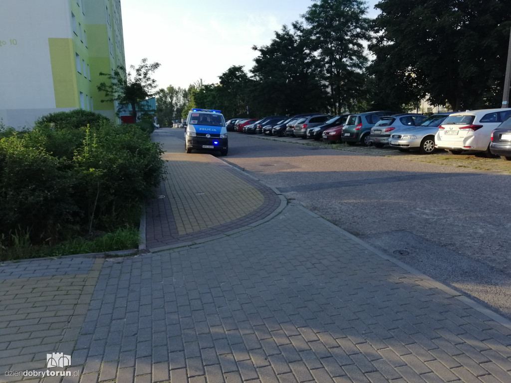 Interwencja straży i policji na Skarpie