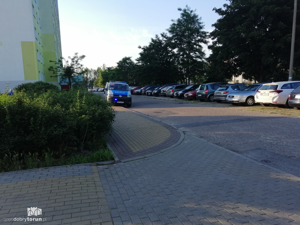 Interwencja straży i policji na Skarpie