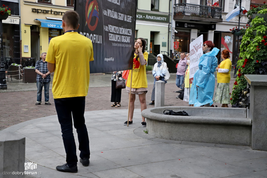 Publiczny różaniec za grzechy sodomii