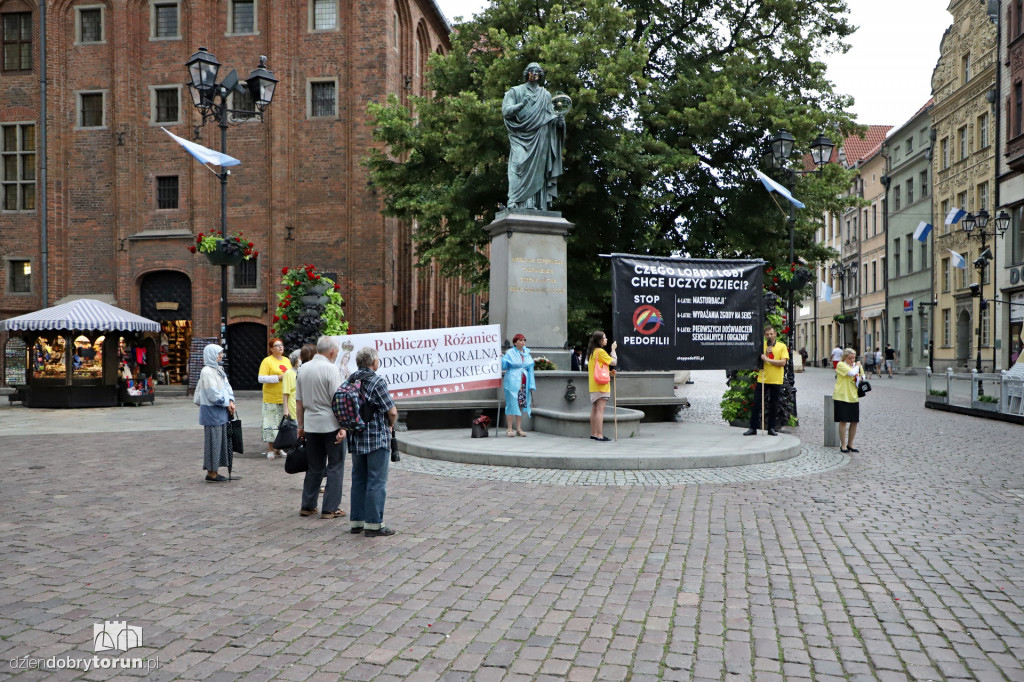 Publiczny różaniec za grzechy sodomii