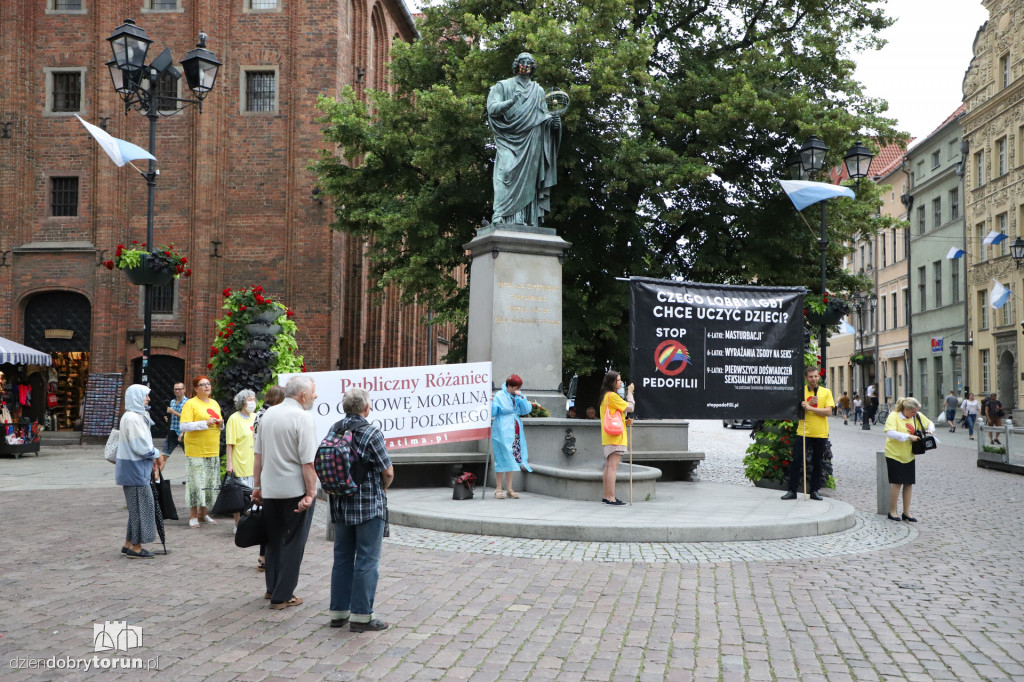 Publiczny różaniec za grzechy sodomii