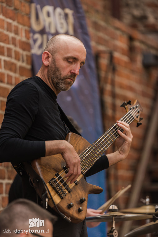 Blues na leżakach podczas święta miasta