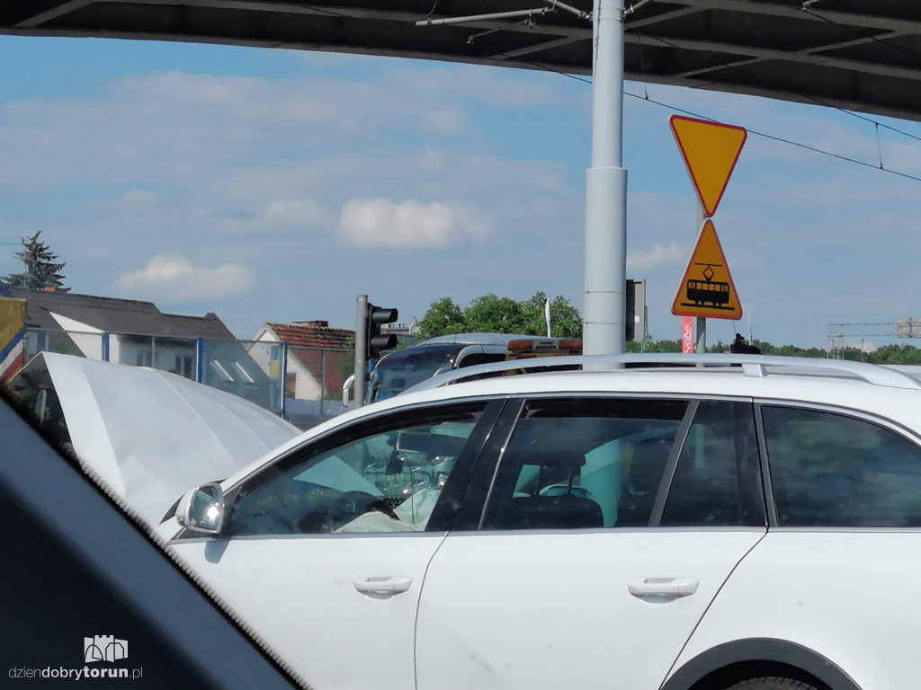 Kolizja dwóch aut na pl. Daszyńskiego