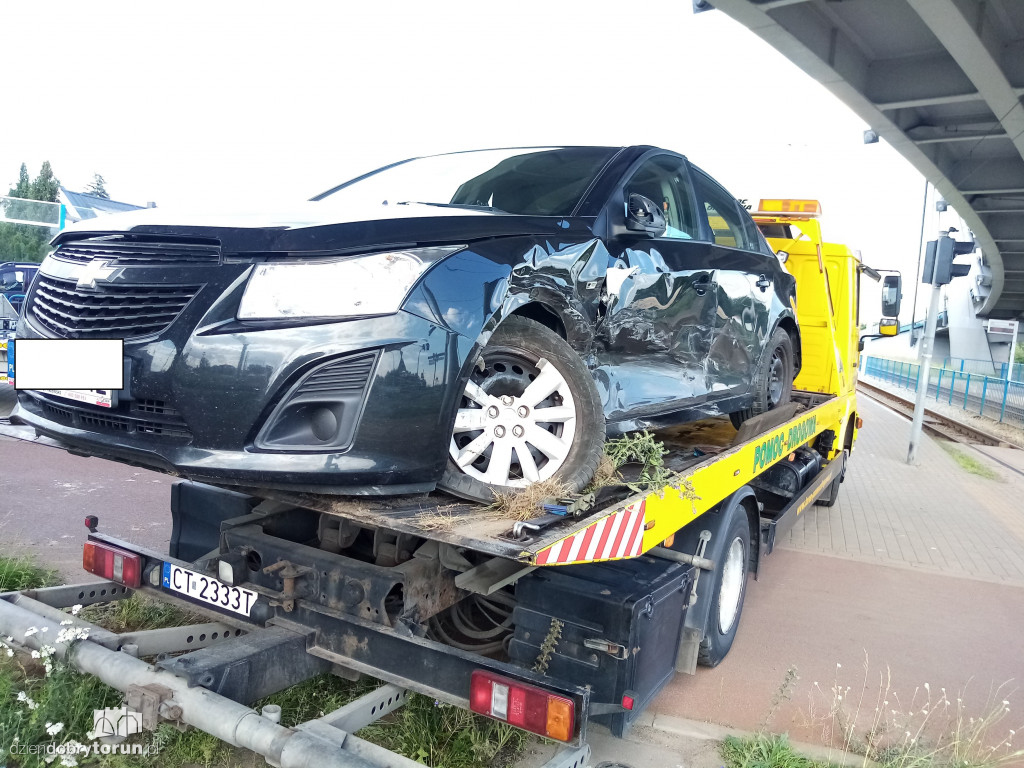 Kolizja dwóch aut na pl. Daszyńskiego