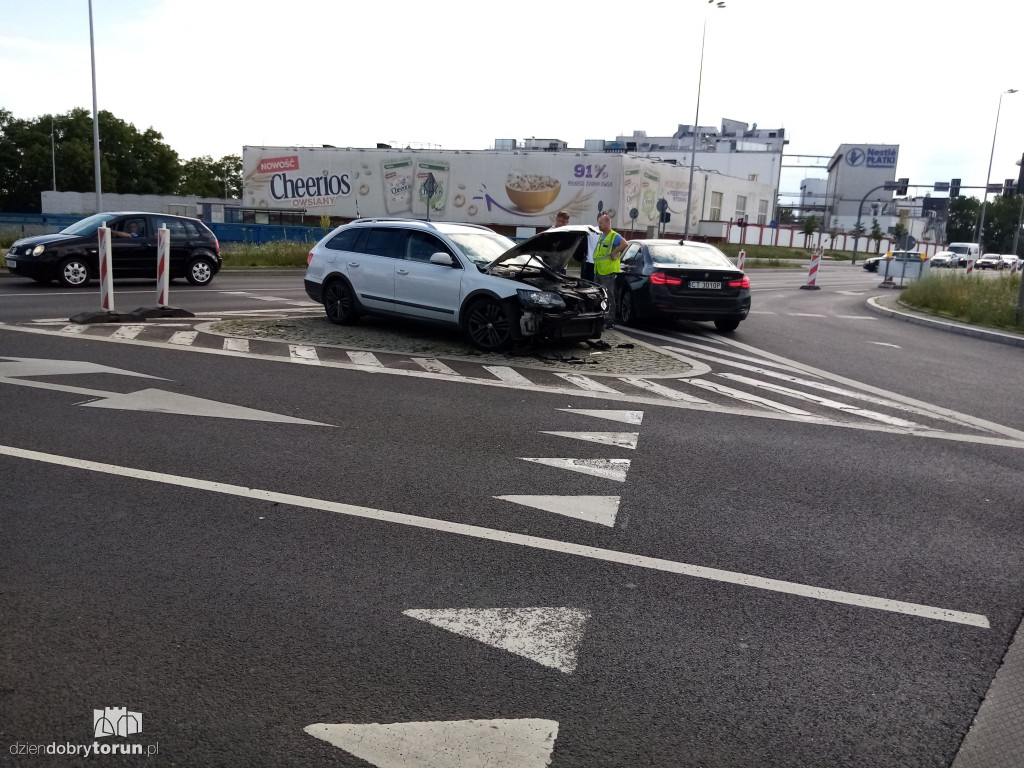 Kolizja dwóch aut na pl. Daszyńskiego