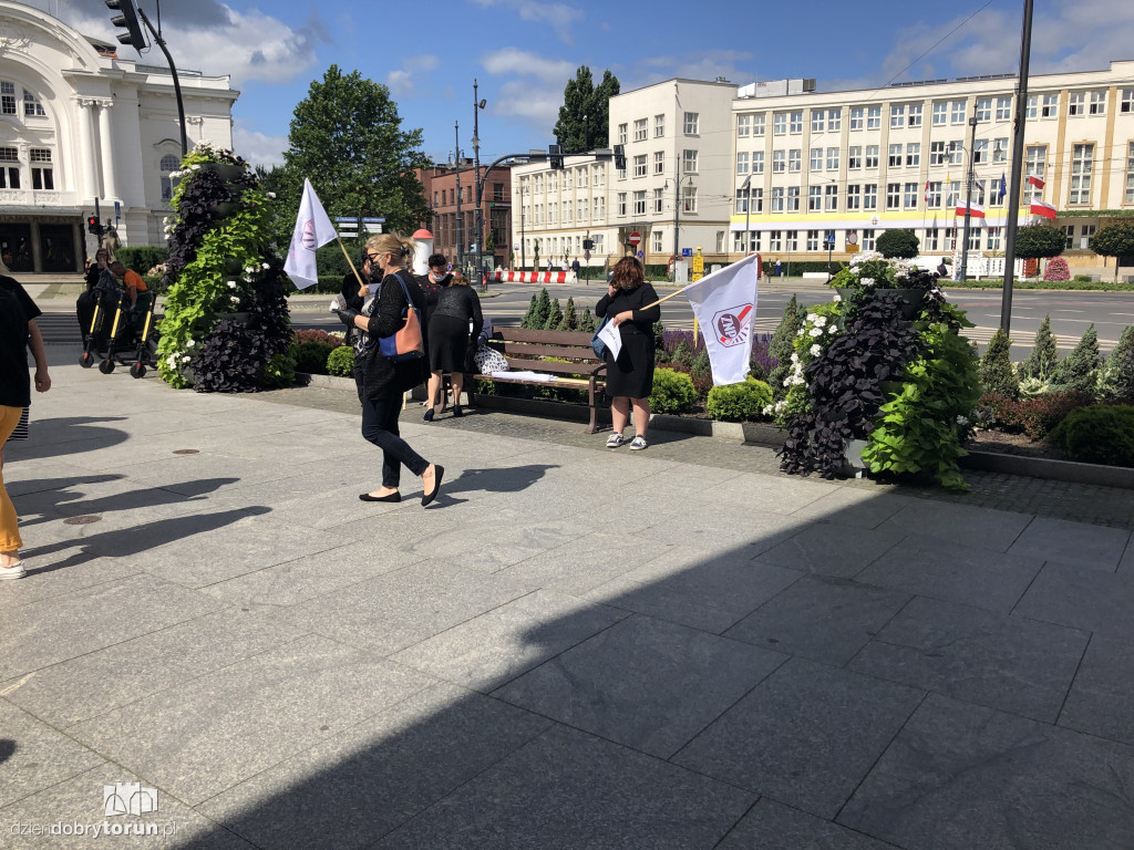 Toruń: protest pracowników oświaty