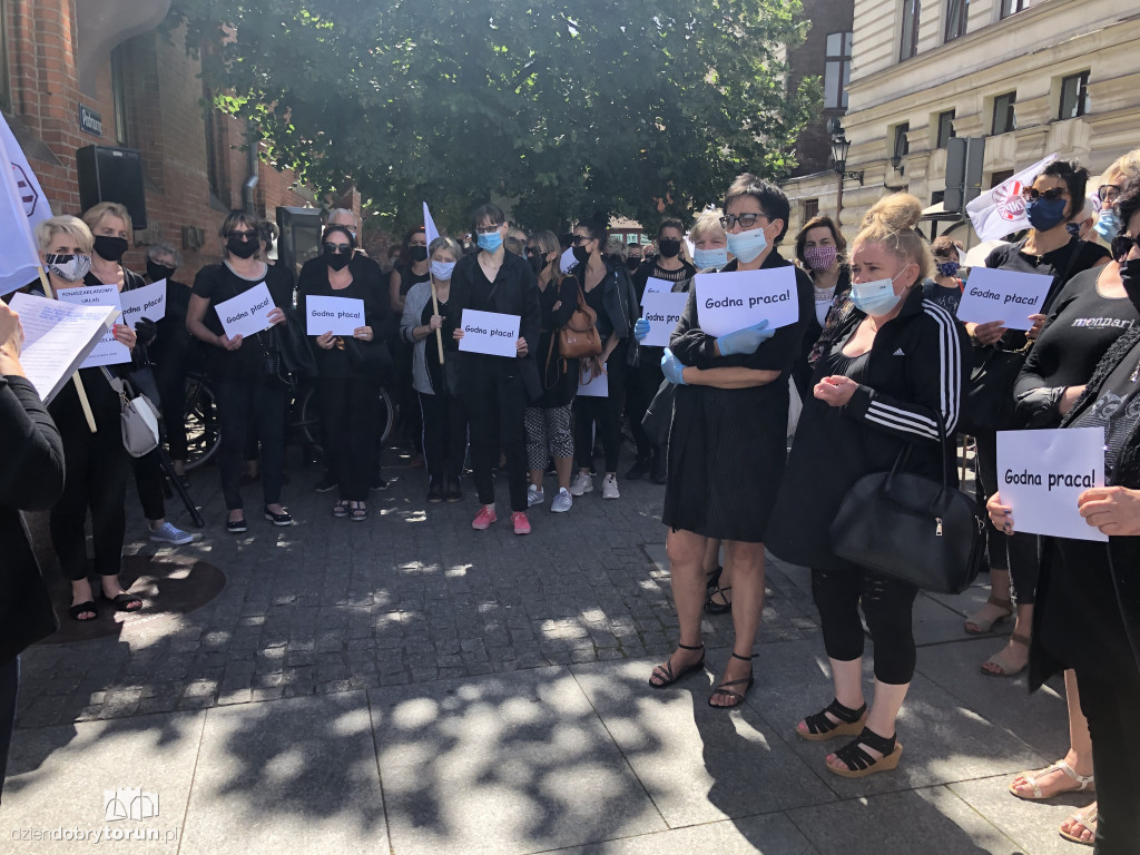 Toruń: protest pracowników oświaty