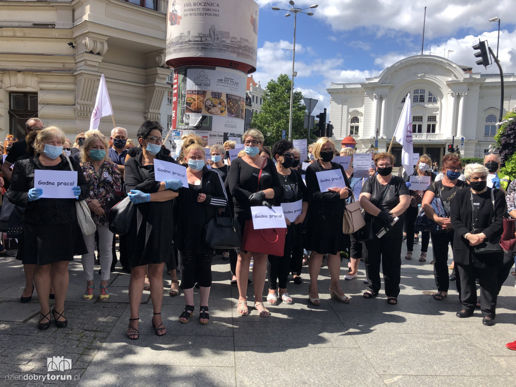 Toruń: protest pracowników oświaty