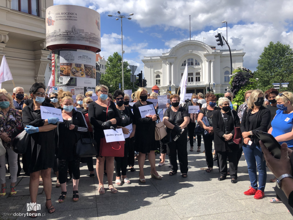 Toruń: protest pracowników oświaty