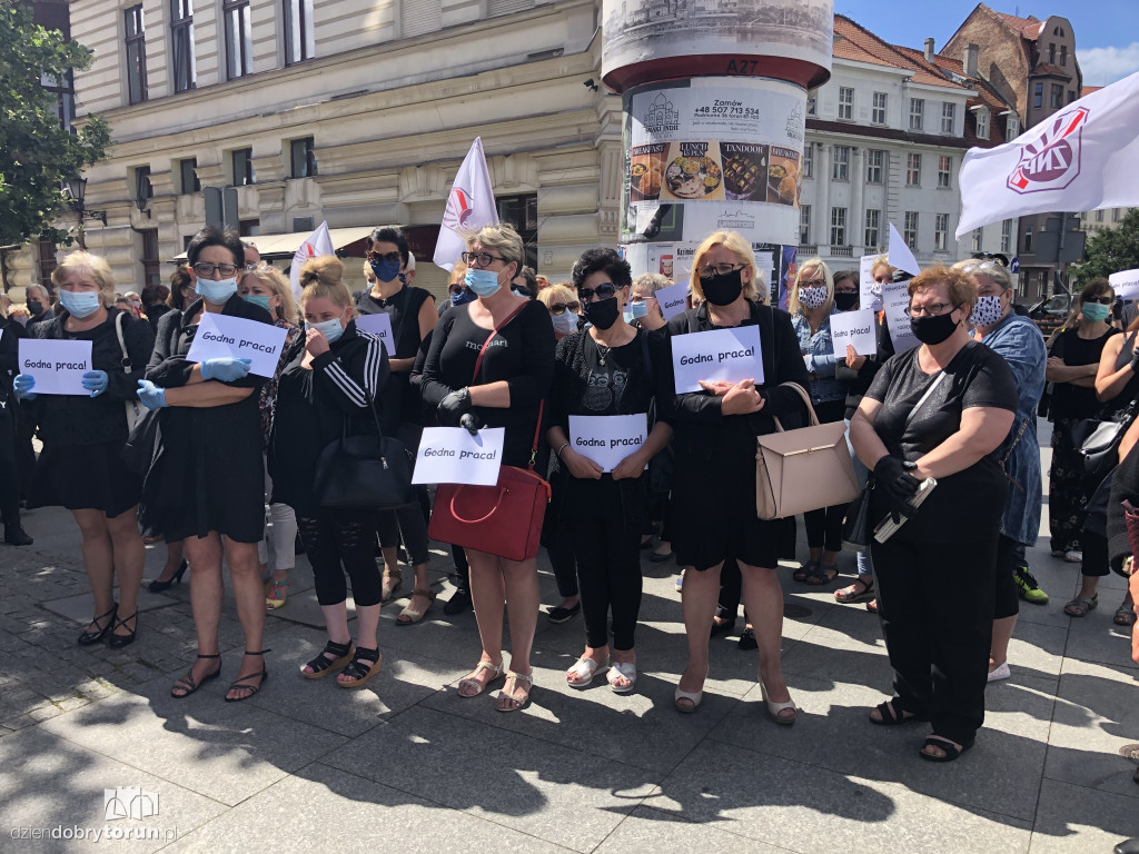 Toruń: protest pracowników oświaty