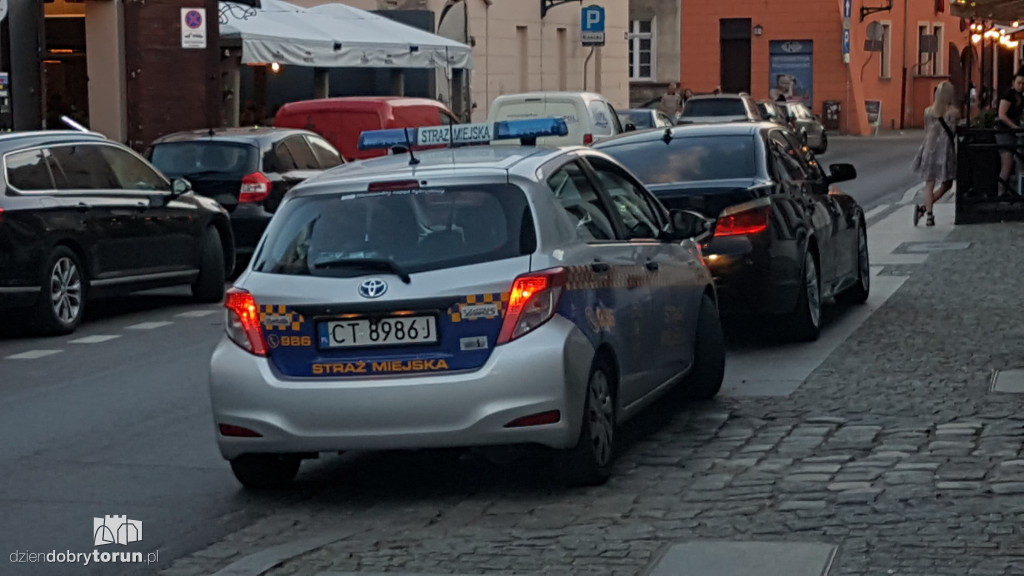 Strażnicy miejscy spisali BMW przy Wysokiej