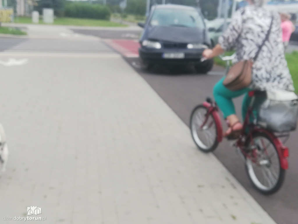 Kolizja dwóch aut na Skarpie w Toruniu