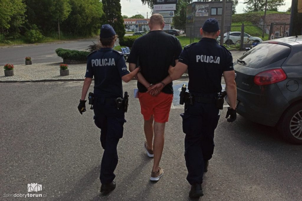 Kradli części samochodowe w Toruniu