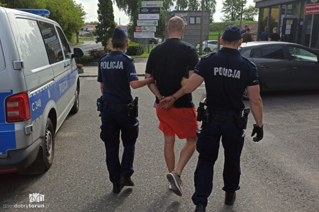 Kradli części samochodowe w Toruniu