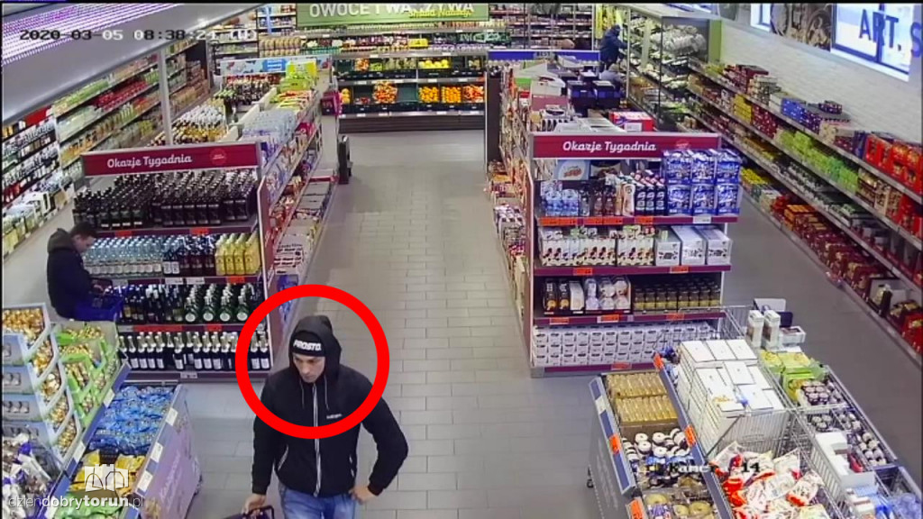 Ukradli kilka butelek z alkoholem