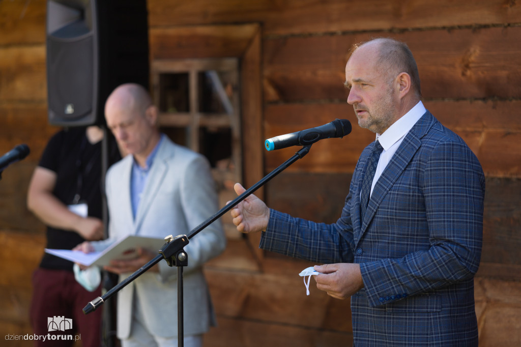 Marszałek wręczył umowy z dofinansowaniem