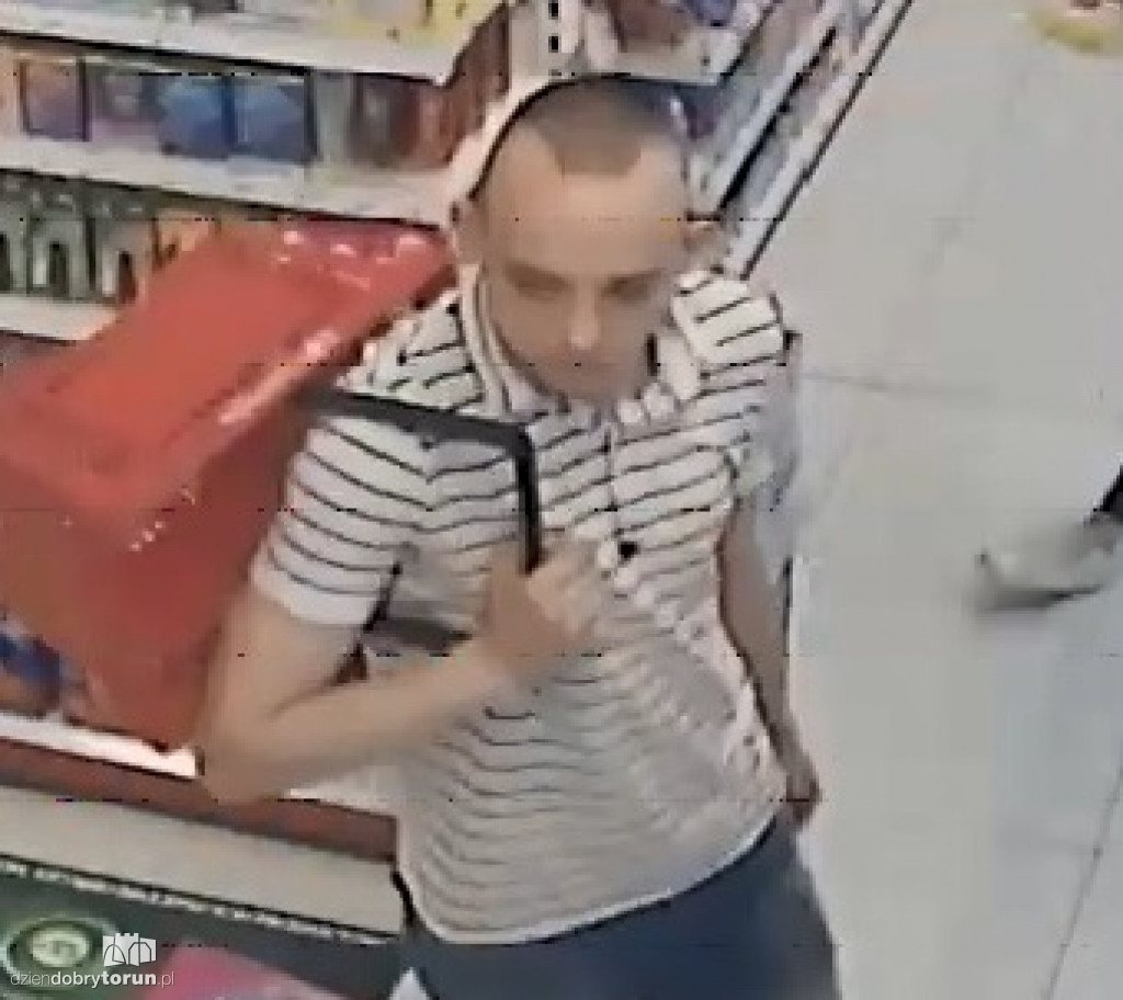 Policjanci poszukują sprawcy kradzieży