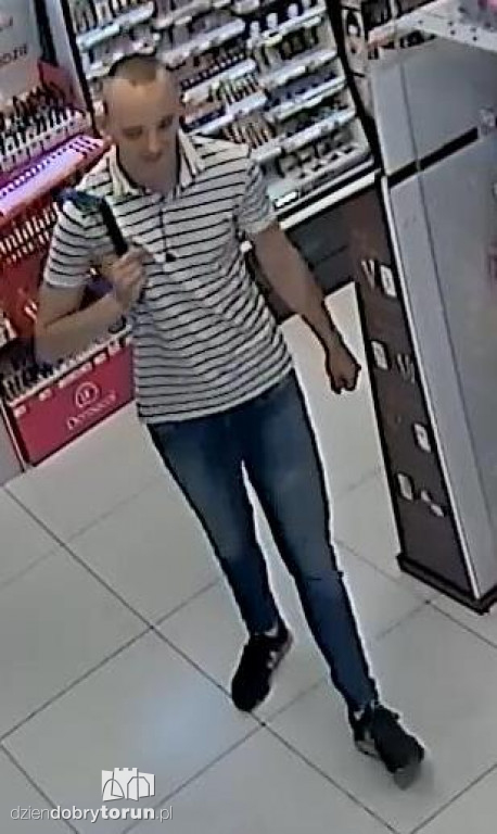 Policjanci poszukują sprawcy kradzieży