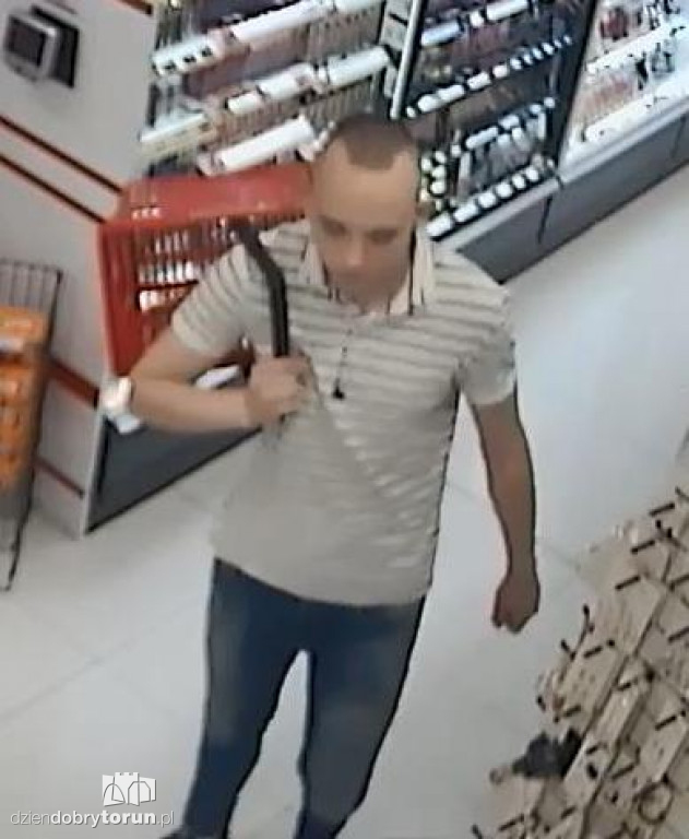 Policjanci poszukują sprawcy kradzieży