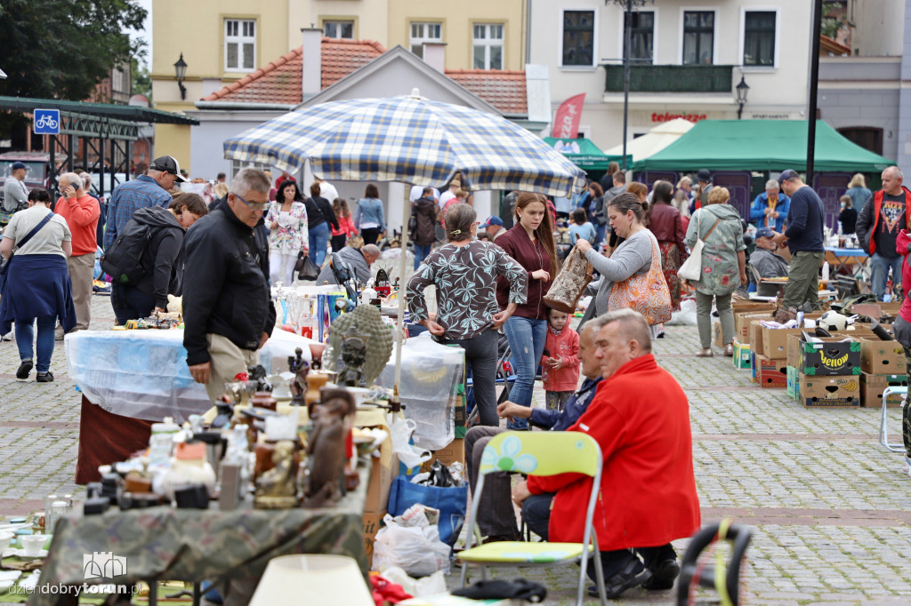 Pchli targ na Rynku Nowomiejskim