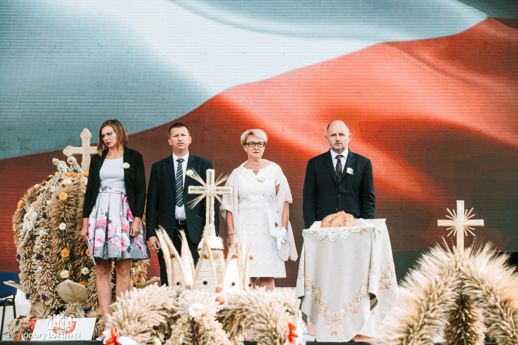 Torunianie na dożynkach w Tucholi