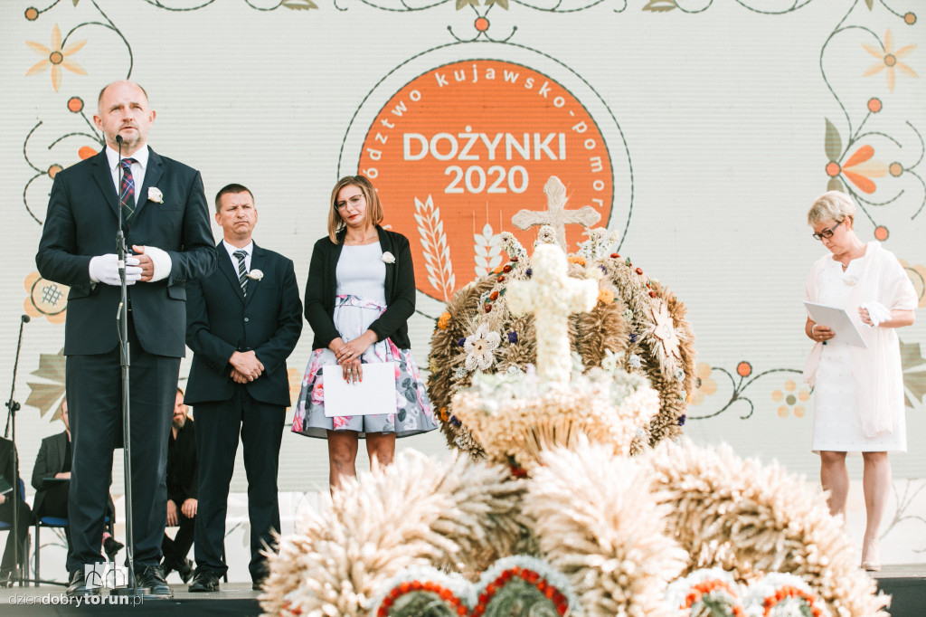Torunianie na dożynkach w Tucholi