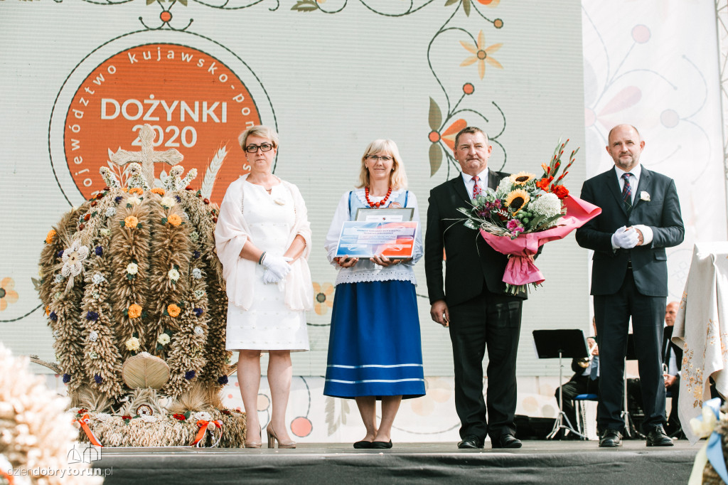 Torunianie na dożynkach w Tucholi
