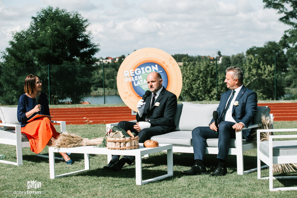 Torunianie na dożynkach w Tucholi