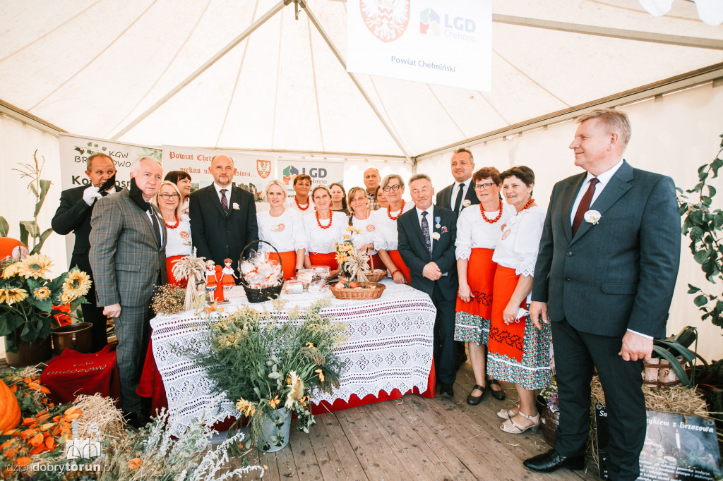 Torunianie na dożynkach w Tucholi