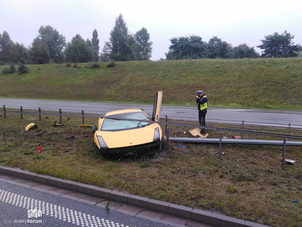 Strażacy pomogli kierowcy lamborghini cz.2