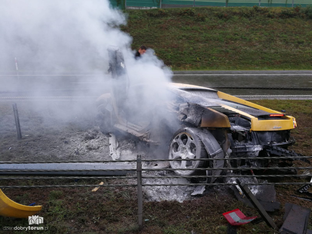 Strażacy pomogli kierowcy lamborghini cz.2