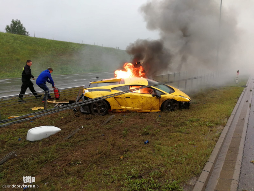Strażacy pomogli kierowcy lamborghini cz.2