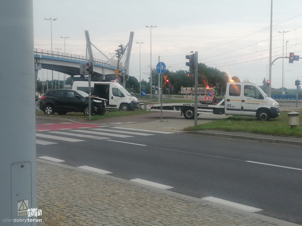 Kolizja dwóch aut na placu Daszyńskiego