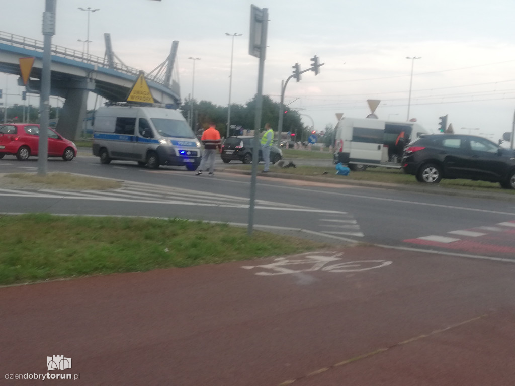 Kolizja dwóch aut na placu Daszyńskiego