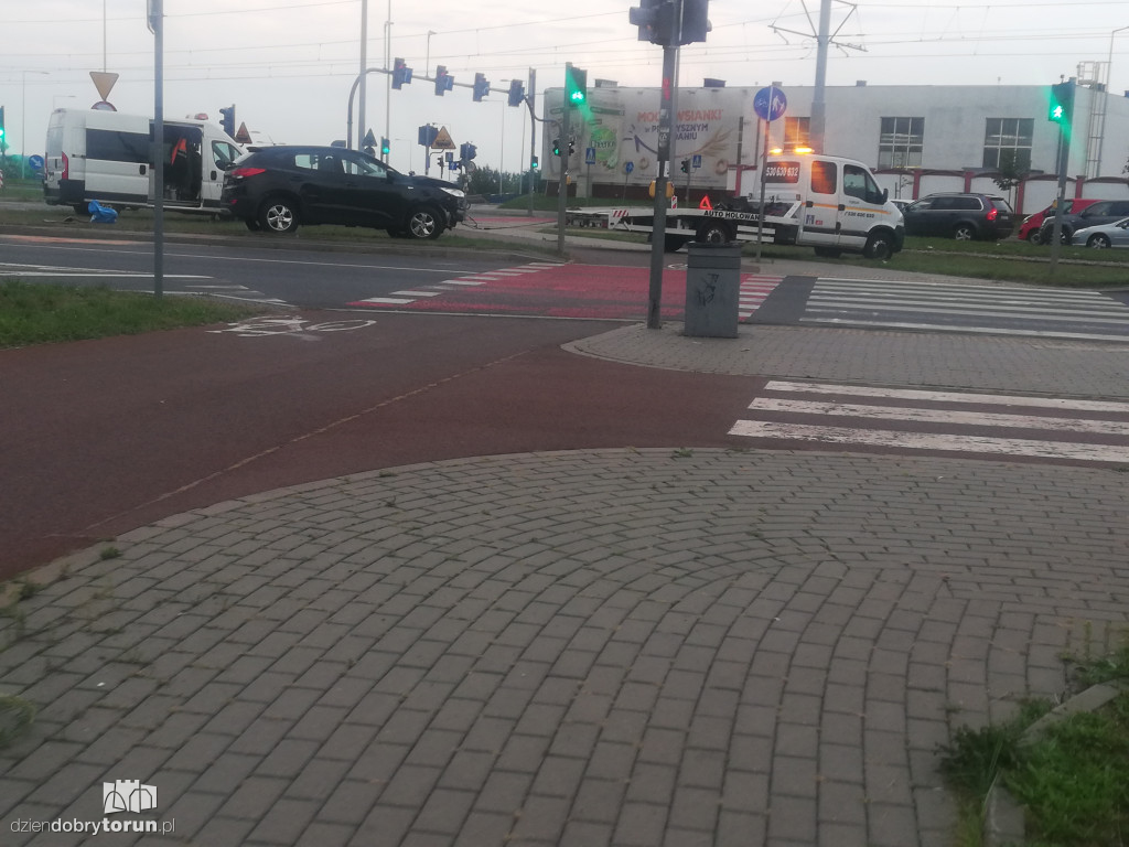 Kolizja dwóch aut na placu Daszyńskiego
