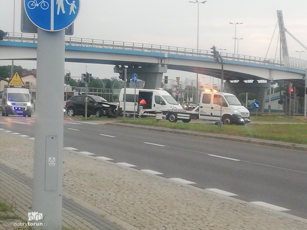 Kolizja dwóch aut na placu Daszyńskiego