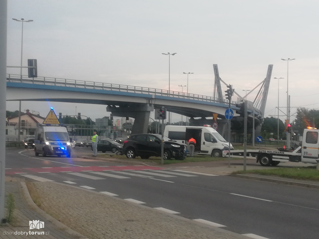 Kolizja dwóch aut na placu Daszyńskiego