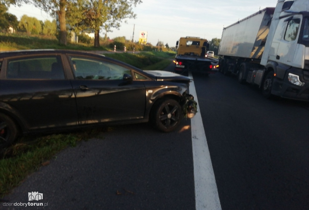 Kierowca wjechał do rowu w Kawęczynie