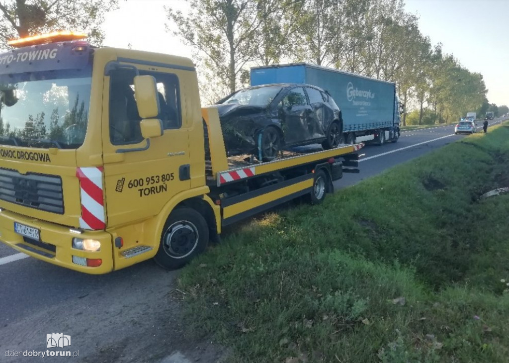 Kierowca wjechał do rowu w Kawęczynie