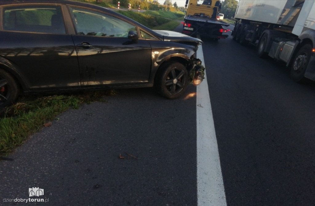 Kierowca wjechał do rowu w Kawęczynie