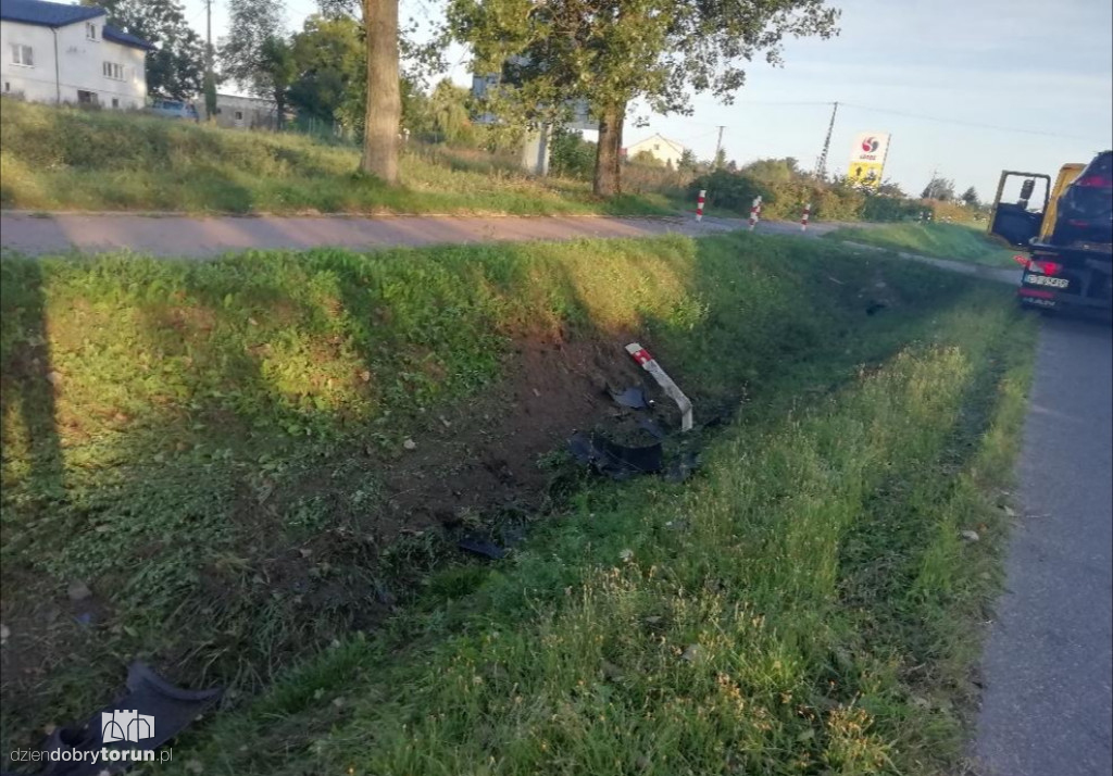 Kierowca wjechał do rowu w Kawęczynie