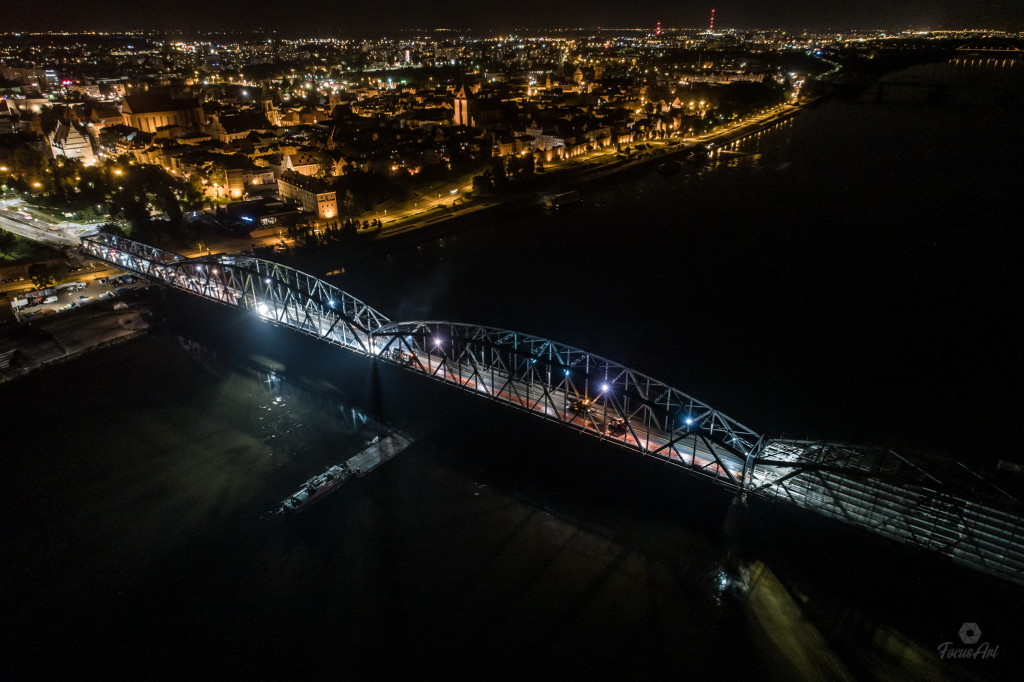 Toruń: nocne prace na moście