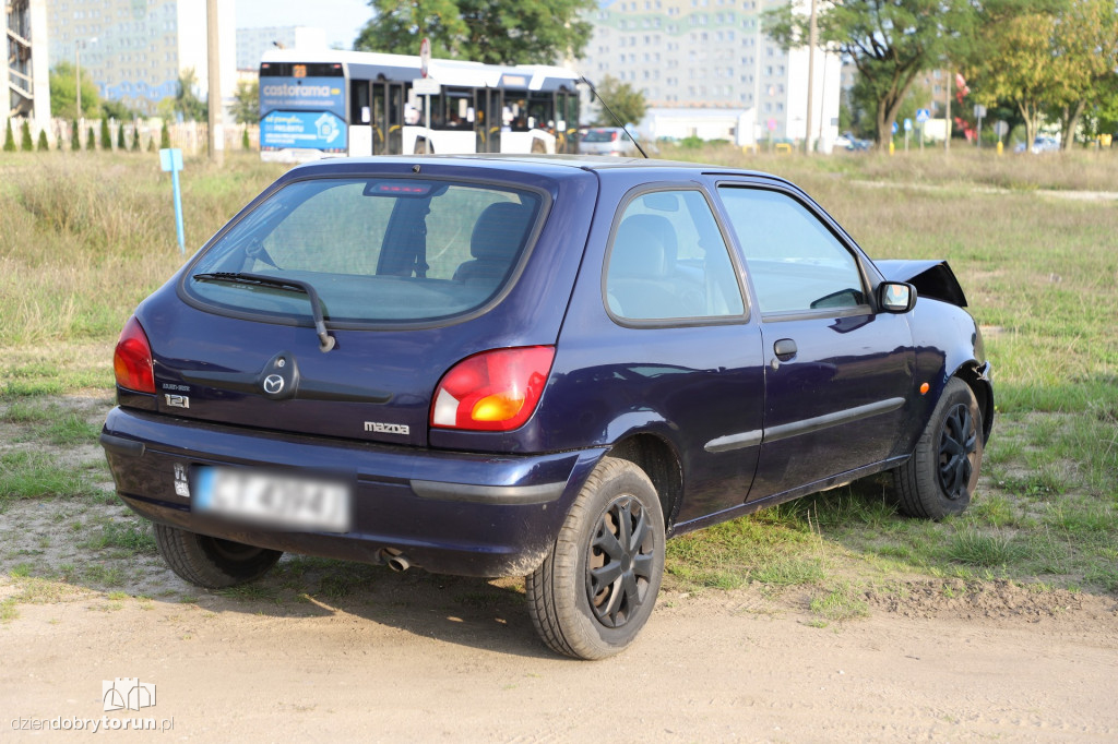 Niegroźna kolizja dwóch samochodów