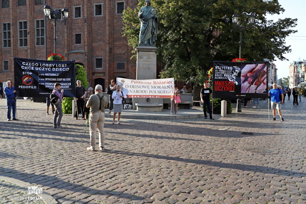 Różaniec za grzechy profanacji Sacrum przez LGBT