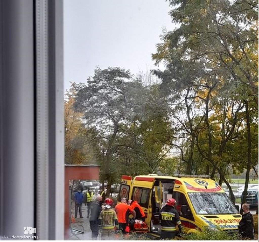 Mężczyzna wypadł z okna przy Szosie Lubickiej