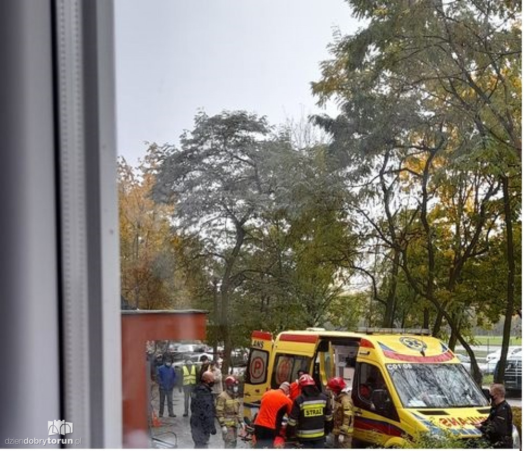 Mężczyzna wypadł z okna przy Szosie Lubickiej