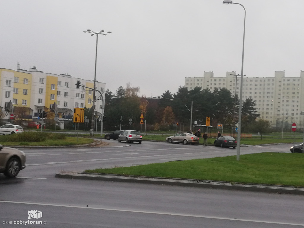 Kolizja aut pod szpitalem dziecięcym