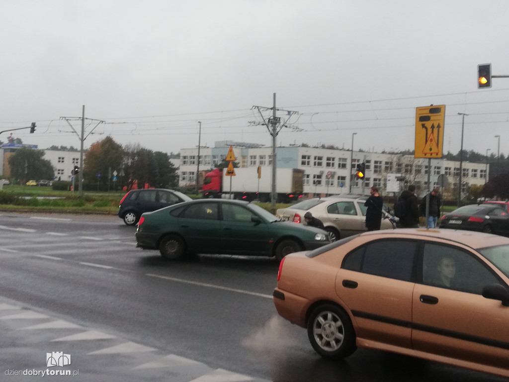 Kolizja aut pod szpitalem dziecięcym