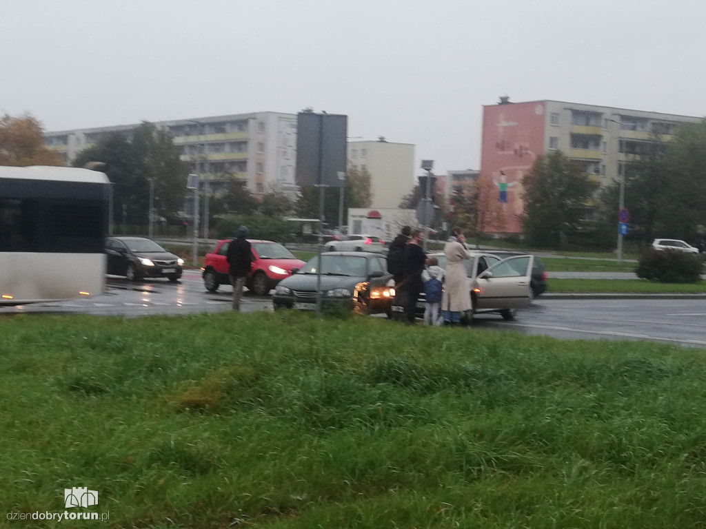Kolizja aut pod szpitalem dziecięcym