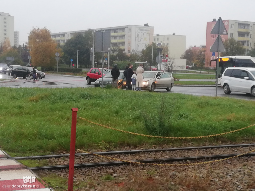Kolizja aut pod szpitalem dziecięcym